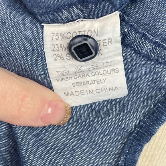 Pre-Owed Mr. Wonder Womens Denim Short Sleeve Button Up Top Size S - Picture 6 of 6